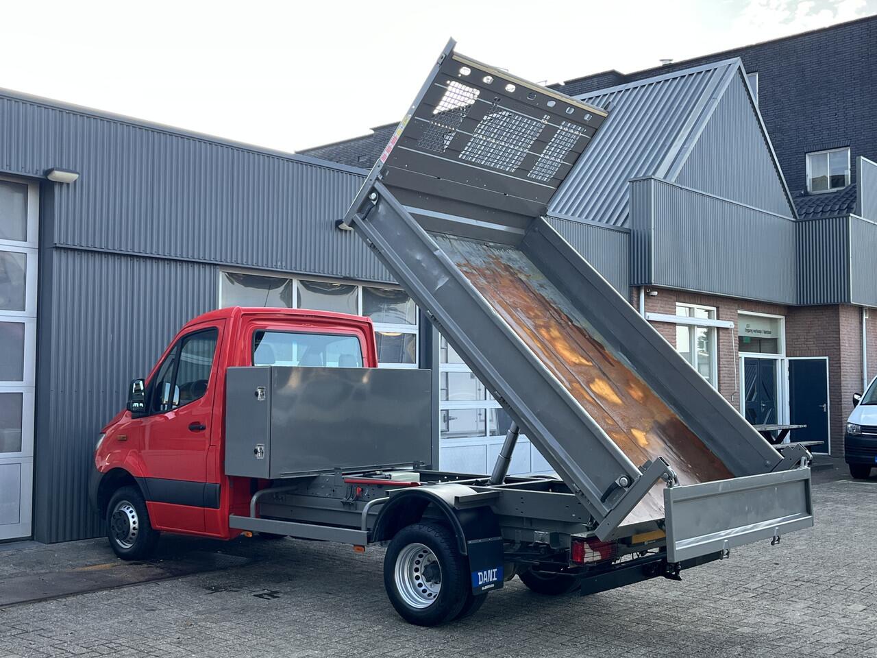 Mercedes-Benz SPRINTER 514 2.2 CDI Kipper Airco Trekhaak 3500kg trekgewicht Telefoonverbinding 3-Persoons Gereedschapskist Kieper Open laadbak Bpm vrij voor particulier gebruik!!