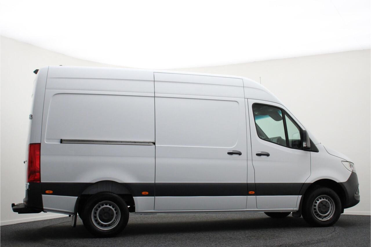 Mercedes-Benz SPRINTER 317 CDI L2H2 Airco, Cruise, Chauffeursstoel, Camera, Rijstrooksensor, Trekhaak, DAB