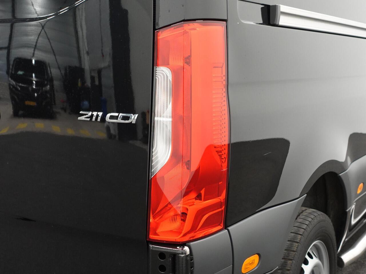 Mercedes-Benz SPRINTER 211 1.9 CDI L2H2 FWD Automaat 9-G tronic Airco Navi Camera Cruisecontrol 3Zits Electra pakket DAB