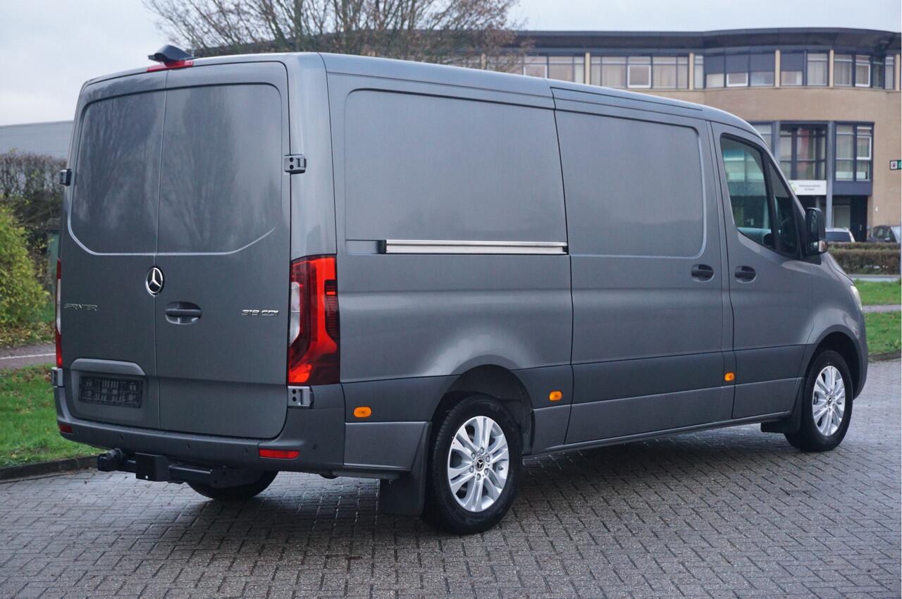 Mercedes-Benz SPRINTER 319CDI Select L2H1 BPM VRIJ!! 10.25" Mbux, ACC, LED, 3.5T Trekhaak, 17" LM!! NR. 912