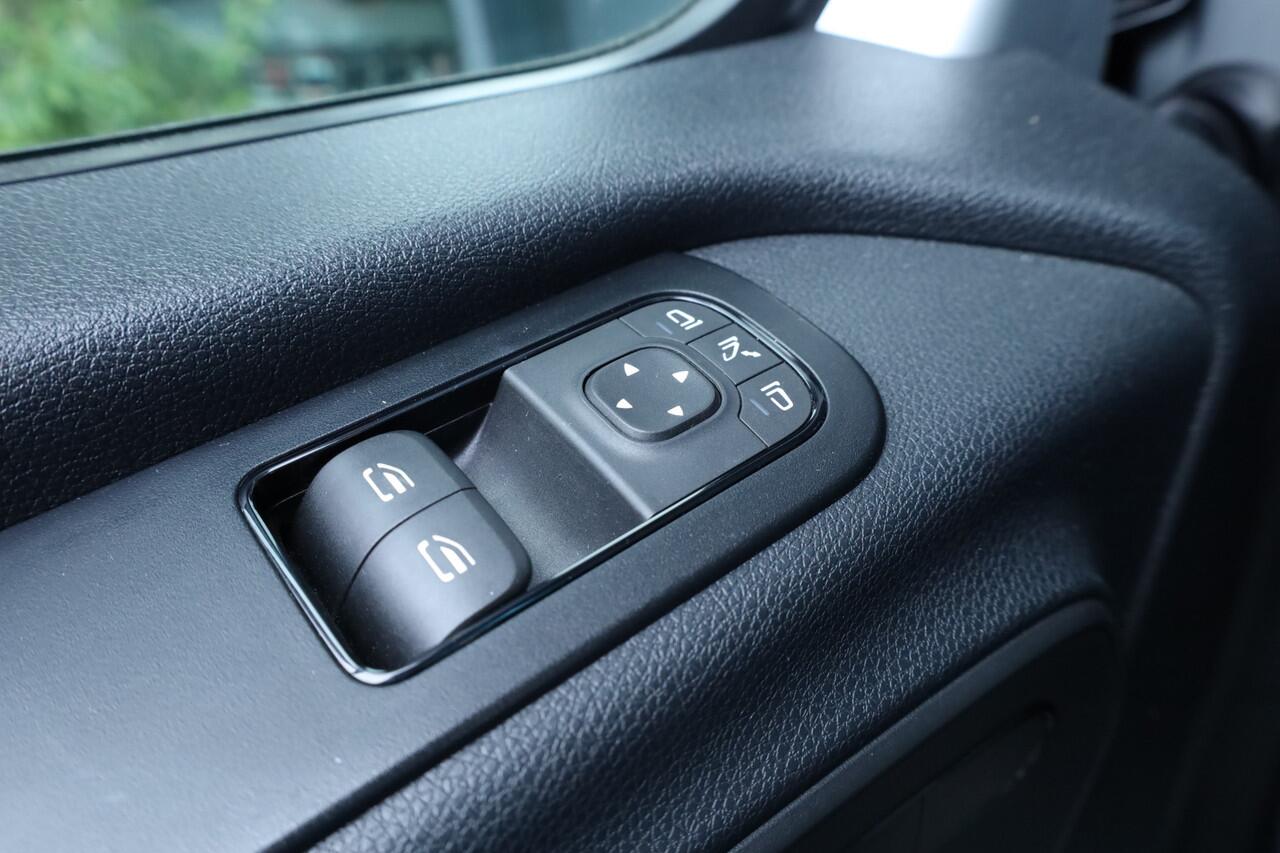 Mercedes-Benz SPRINTER 317 1.9 CDI L2H2 RWD | Camera | Navi | 3.5t trekgew. | Trekhaak | 2x Voorstoel | Zilver met.