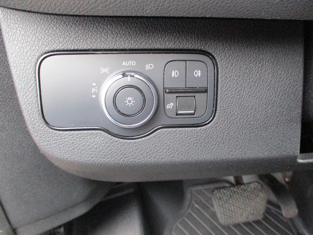 Mercedes-Benz SPRINTER 317 170 PK L2H2 Navi Led Airco Trekhaak