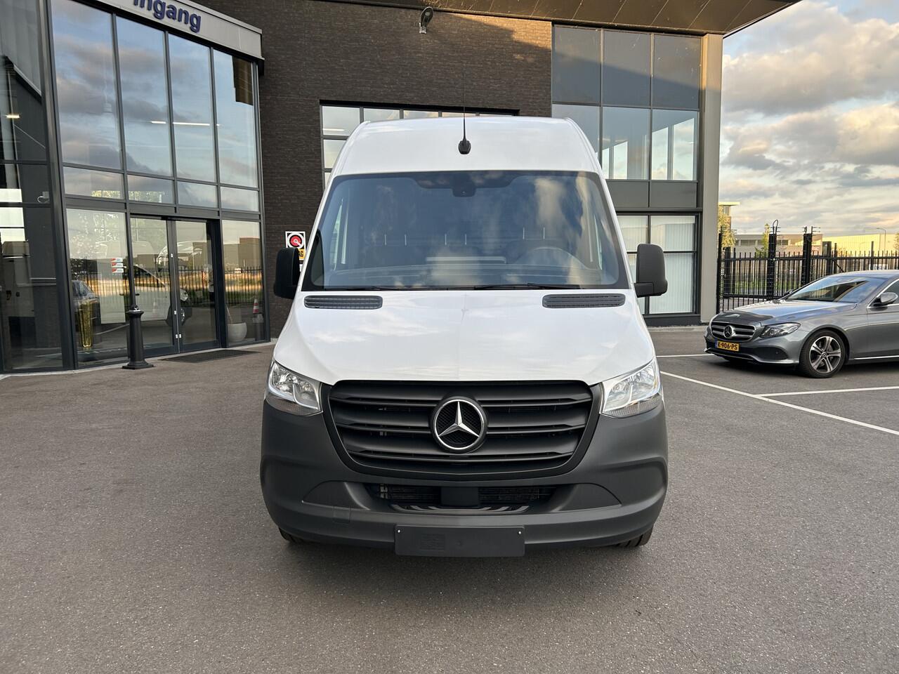 Mercedes-Benz SPRINTER 317 CDI L2 H2 Trekhaak / MBUX / Navigatie / Camera / Cruise control / Airco / 270 Graden achterdeuren
