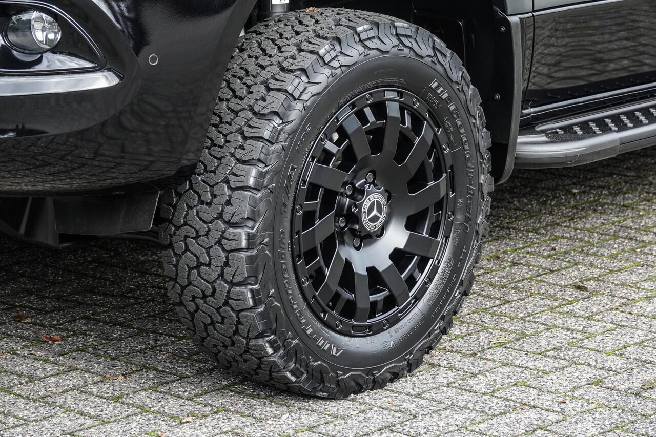 Mercedes-Benz SPRINTER 4x4 319Cdi 190Pk 9G-tronic | L2H2 | 2x Schuifdeur | 4WD | AWD | Bullbar | Treeplanken | 18'' All Terrain | Obsidian Black