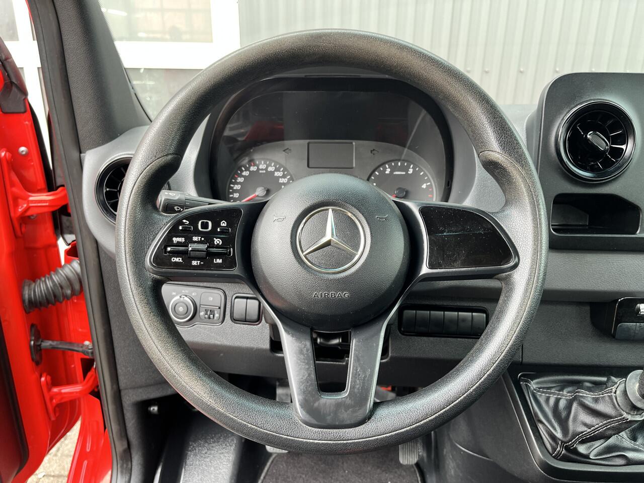 Mercedes-Benz SPRINTER 514 2.2 CDI Kipper Airco Trekhaak 3500kg trekgewicht Telefoonverbinding 3-Persoons Gereedschapskist Kieper Open laadbak Bpm vrij voor particulier gebruik!!