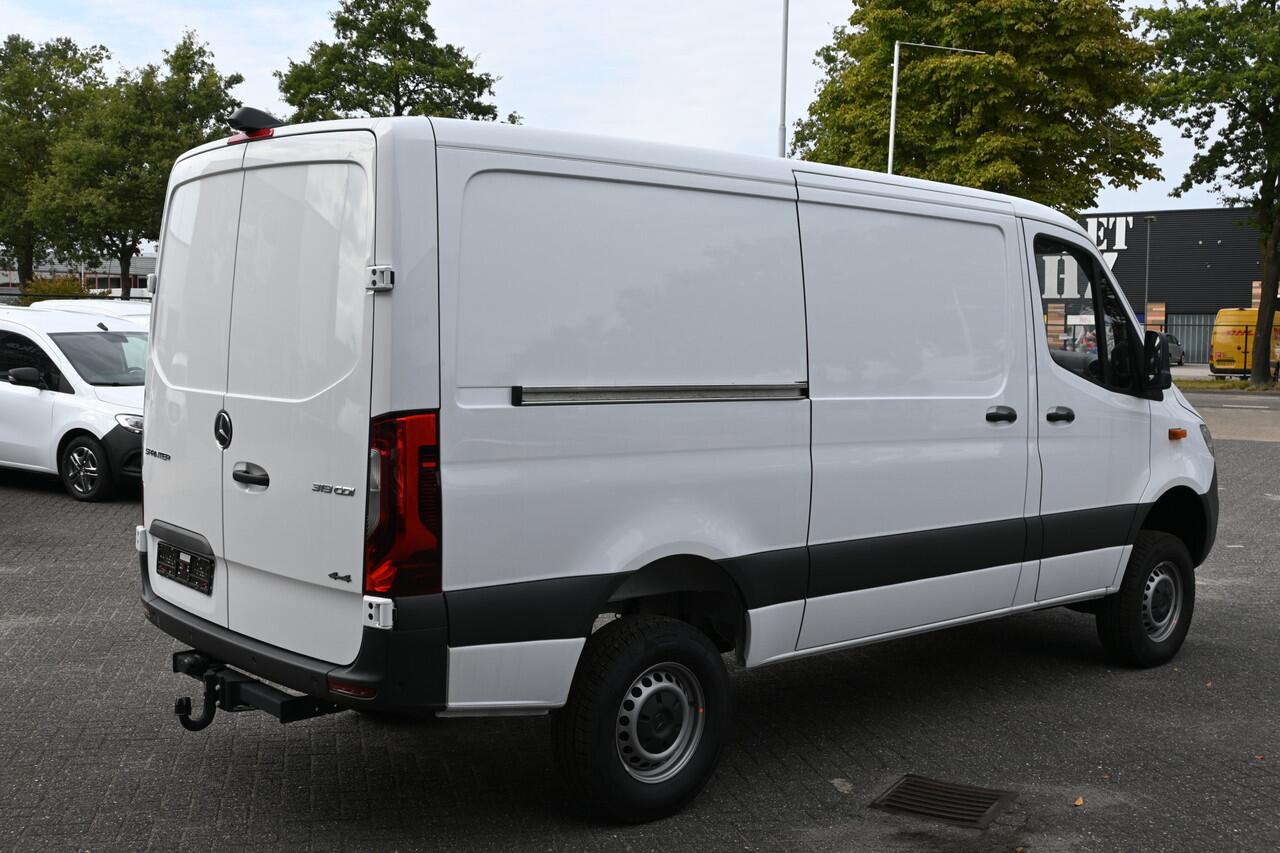 Mercedes-Benz SPRINTER 319 CDI L2H1 4x4 LED, Trekhaak, MBUX met camera en parkeerpakket