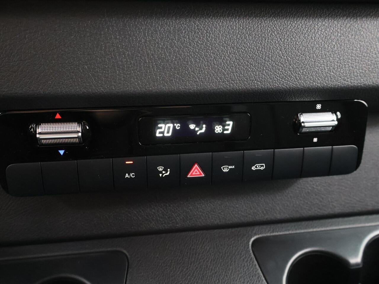 Mercedes-Benz SPRINTER 317 CDI | L2 H2 | Aut. | RWD | PRO | BPM VRIJ! | 3500 KG AHW | CARPLAY | ANDROID AUTO | 3-ZITS | CRUISE | CAMERA | AIRCO | SPOORASSISTENT | DODEHOEKDETECTIE |