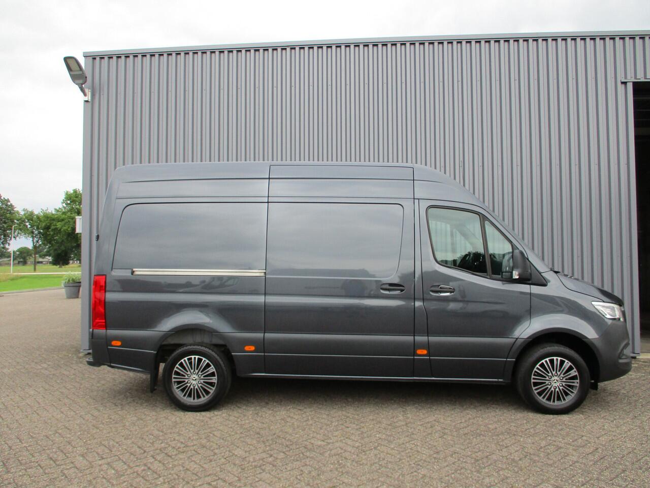 Mercedes-Benz SPRINTER 317 170 PK L2H2 Navi Led Airco Trekhaak