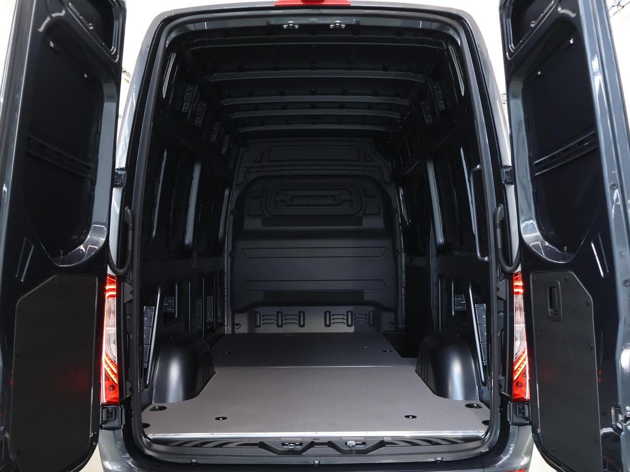 Mercedes-Benz SPRINTER 319 CDI L2 H2 Select | Distronic | Led verlichting | Smartphone integratie pakket | 270° Deuren | 3500 KG Trekgewicht |