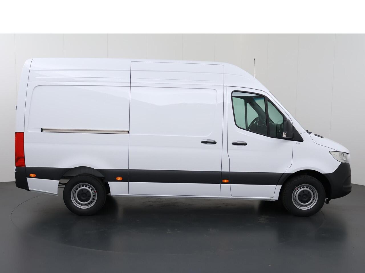 Mercedes-Benz SPRINTER 315 L2H2 RWD PRO | 3500KG trekken | Facelift | Carplay | 3-zits | Camera