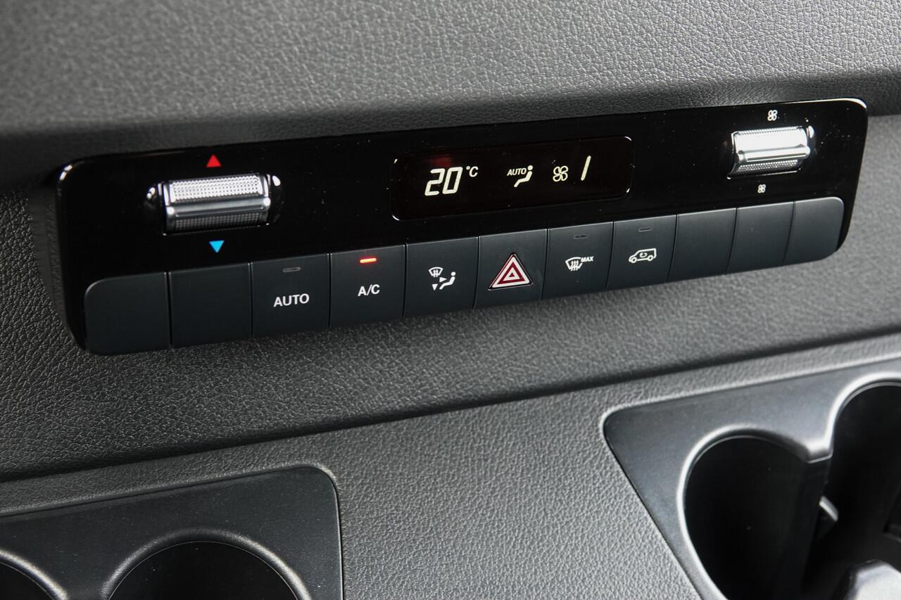 Mercedes-Benz SPRINTER 4x4 319Cdi 190Pk 9G-tronic | L2H2 | 2x Schuifdeur | 4WD | AWD | Bullbar | Treeplanken | 18'' All Terrain | Obsidian Black