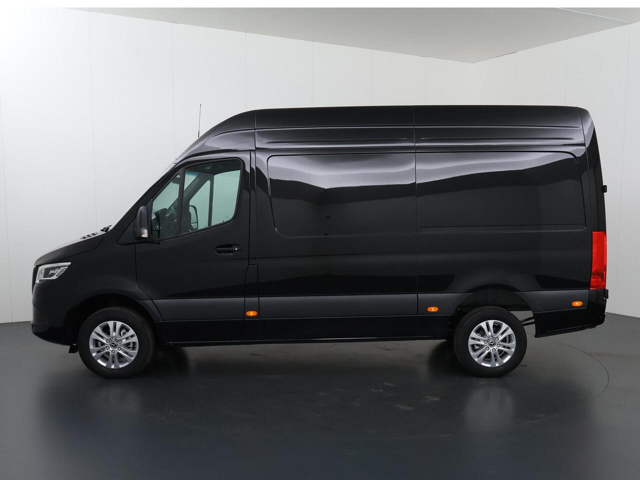 Mercedes-Benz SPRINTER 317 CDI L2 H2 Pro HD | LED Koplampen | Stoelverwarming | Leder | Achteruitrijcamera | Climate Control | 3500 kg Trekhaak |