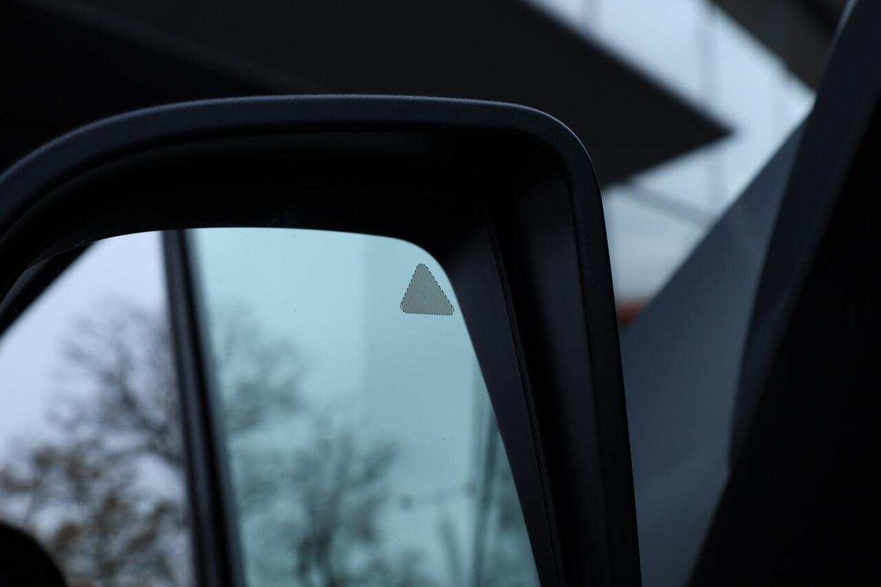 Mercedes-Benz SPRINTER 317 1.9 CDI L2H2 RWD | Camera | Navi | 3.5t trekgew. | Trekhaak | 2x Voorstoel | Zilver met.