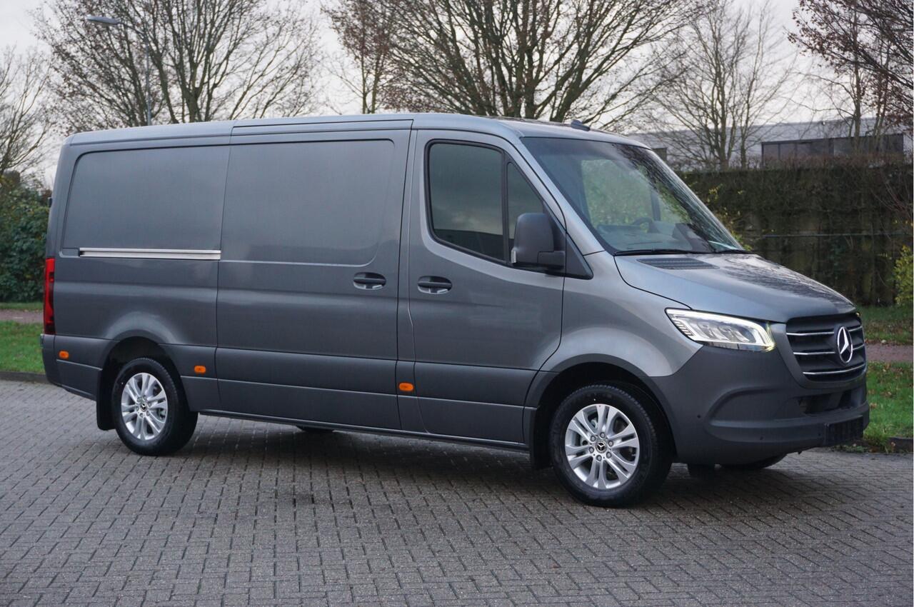 Mercedes-Benz SPRINTER 319CDI Select L2H1 BPM VRIJ!! 10.25" Mbux, ACC, LED, 3.5T Trekhaak, 17" LM!! NR. 668