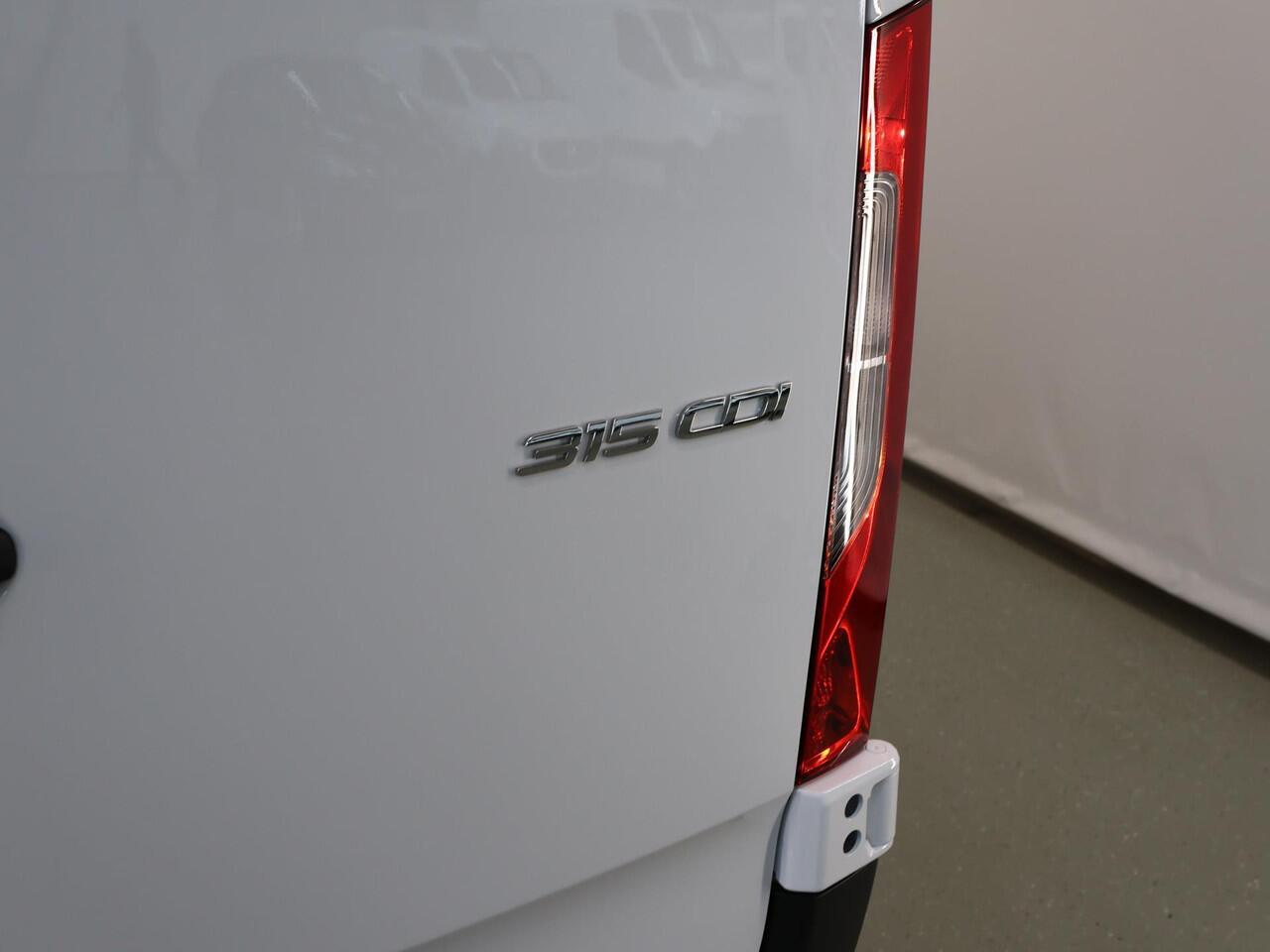 Mercedes-Benz SPRINTER 315 CDI | L2 H1 | RWD | PRO | Parkeercamera | Airco | Dodehoekassistent | Zijwindassistent | Cruise Control | Chauffeursstoel |