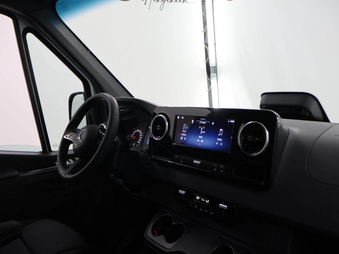 Mercedes-Benz SPRINTER 317 CDI | Aut. | L2 H2 | RWD | PRO | 3500KG. AHW | Airco | Cruise Control | Parkeercamera | Lane Assist | Dodehoekassistent | Comfort Bestuurdersstoel |