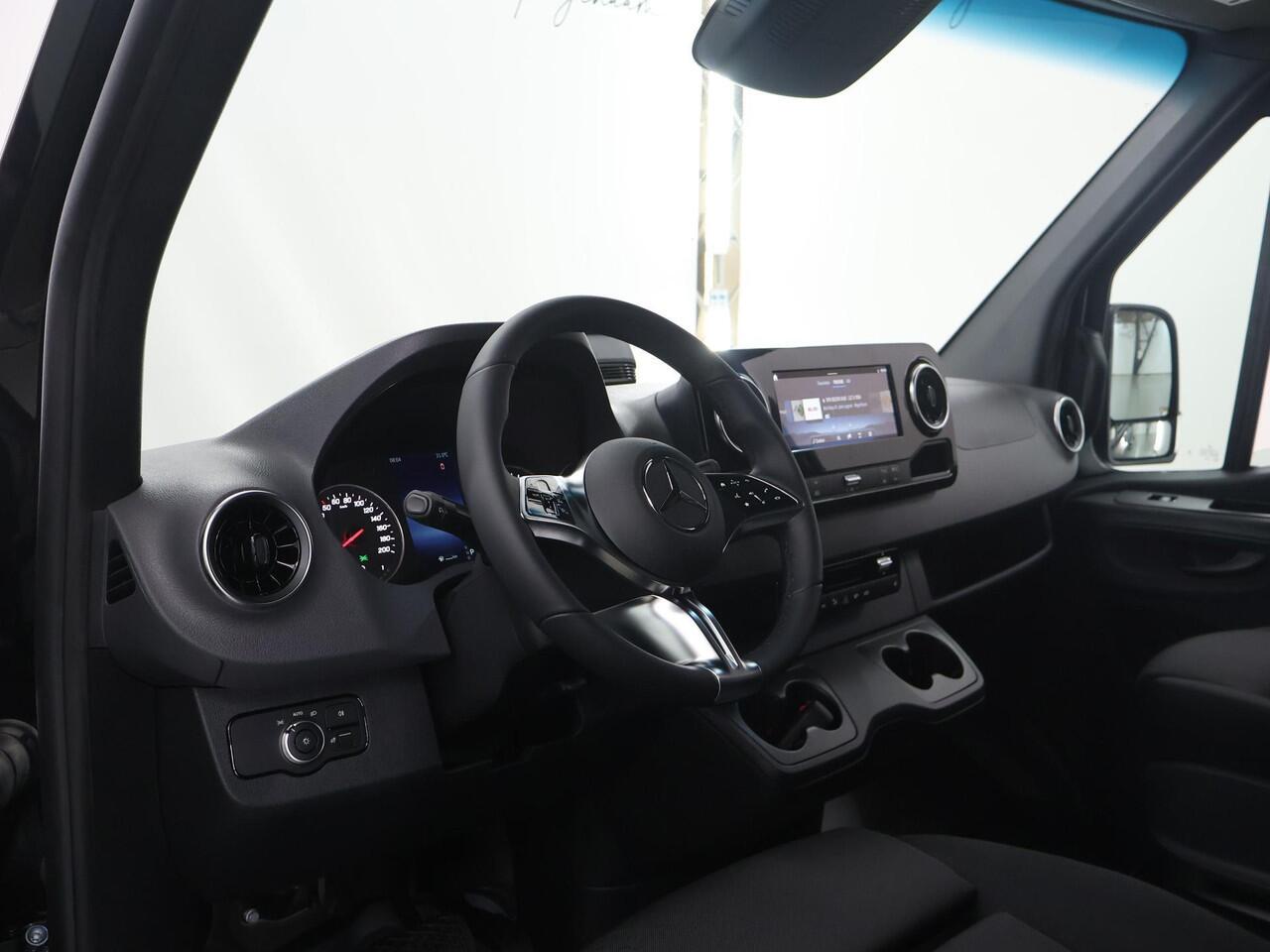 Mercedes-Benz SPRINTER 317 CDI L2 H2 Select | BPM VRIJ | 3500 kg TREKKEN | Comfort Stoelen | Climate Control | Achteruitrijcamera | Airco | Cruise Control | Apple Carplay | LED Koplampen | Distronic Adaptieve Cruise Control | Voorruitverwarming | Alarm |