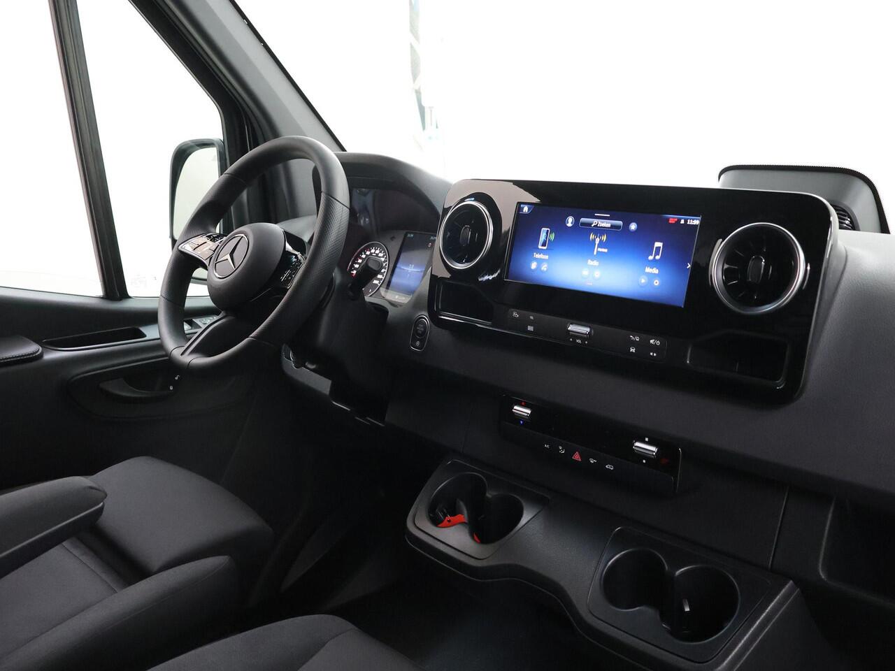 Mercedes-Benz SPRINTER 315 CDI | L2 H2 | Aut. | RWD | PRO | BPM VRIJ! | 3500 KG AHW | CARPLAY | ANDROID AUTO | 3-ZITS | CRUISE | CAMERA | AIRCO | SPOORASSISTENT | DODEHOEKDETECTIE | METALLIC