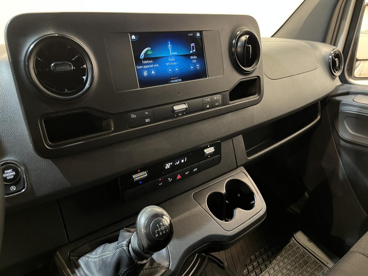 Mercedes-Benz SPRINTER 317 CDI L2H2 RWD / Euro 6 / LED / Airco / Cruise Control / Camera / Trekhaak / CarPlay