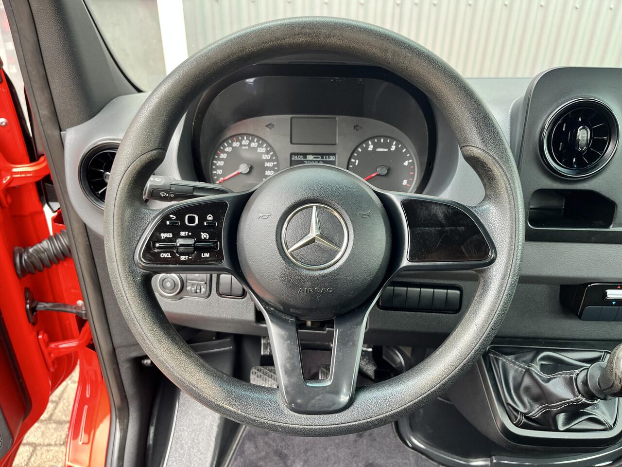 Mercedes-Benz SPRINTER 514 2.2 CDI Kipper Airco Trekhaak 3500kg trekgewicht Telefoonverbinding 3-Persoons Gereedschapskist Kieper Open laadbak Bpm vrij voor particulier gebruik!!