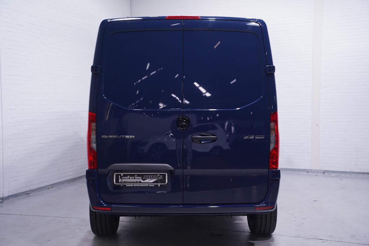 Mercedes-Benz SPRINTER 215 CDI 150 pk L2H1 Black&Blue Edition 18' LMV Airco, Zwarte Grille + Spiegelkappen, Zonneklep, 2-Zits, Nieuw