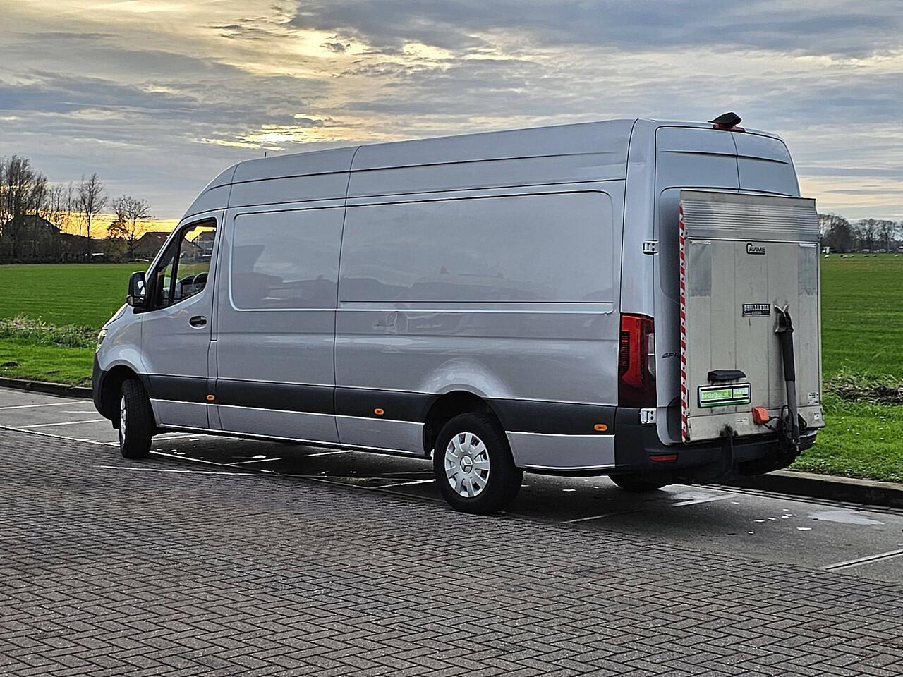 Mercedes-Benz SPRINTER 317 L3H2 LAADKLEP, automaat, airco, navi, mbux, LED, camera