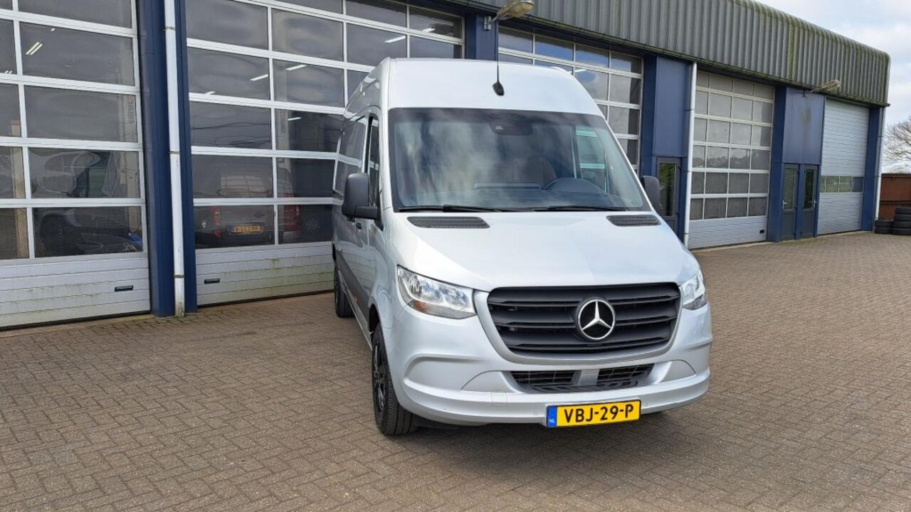 Mercedes-Benz SPRINTER 319CDI 3.0V6 190PK L2H2 / M-Bux / 3.500kg Trekhaak / Leer / Dis