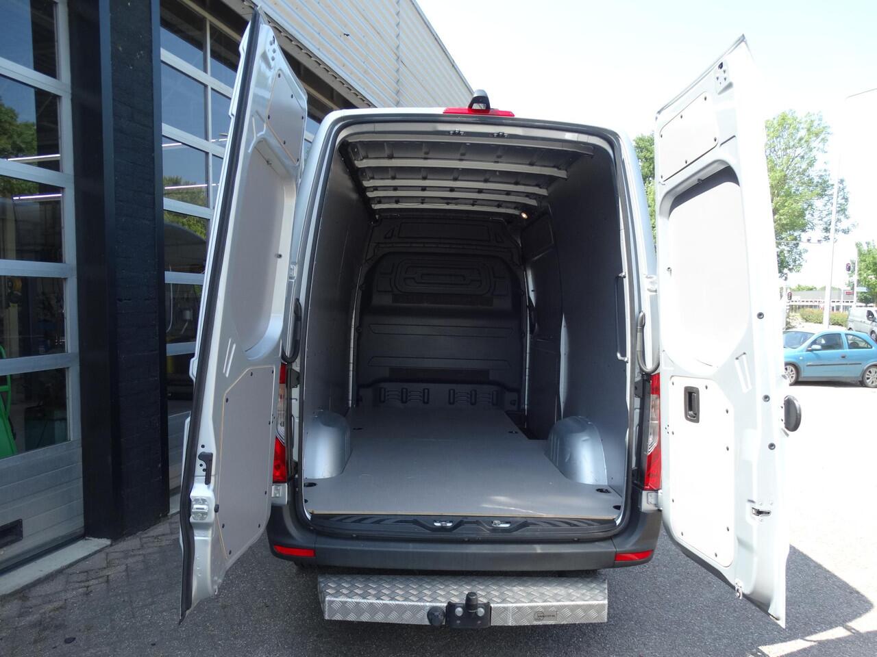 Mercedes-Benz SPRINTER 315 1.9 CDI L2H2 RWD AHW 3500 kg