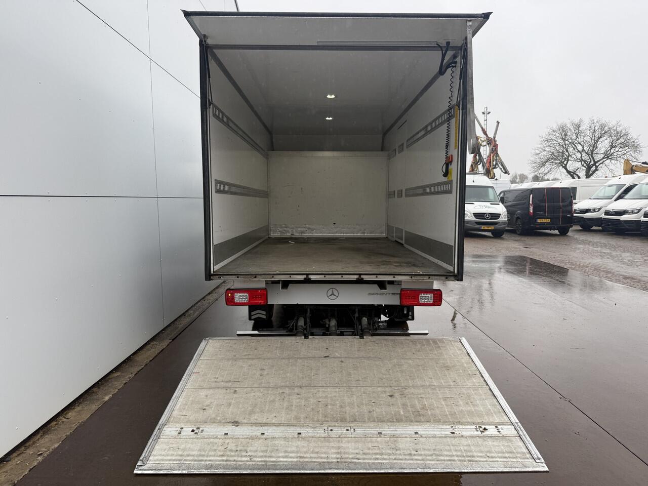 Mercedes-Benz SPRINTER 317 1.9 CDI Laadklep Automaat LED Climate Control Cruise Control Camera Carplay Stoelverwarming Bakwagen Meubelbak Koffer