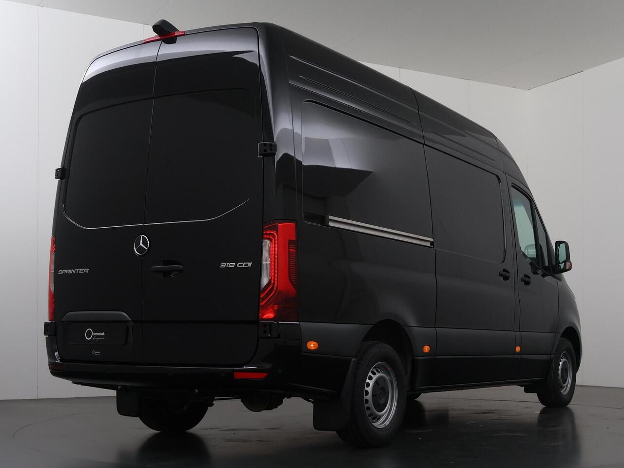 Mercedes-Benz SPRINTER 319 L2H2 RWD SELECT | Navigatie | Spiegelpakket | Klasse 3 Alarm | Verwarmde en Geveerde Comfort Chauffeursstoel en Verwarmde Comfort Bijrijdersstoel | LED koplampen | Parkeerpakket Met Camera | | BPM VRIJ | Distronic | Winterpakket | Leer | Certified