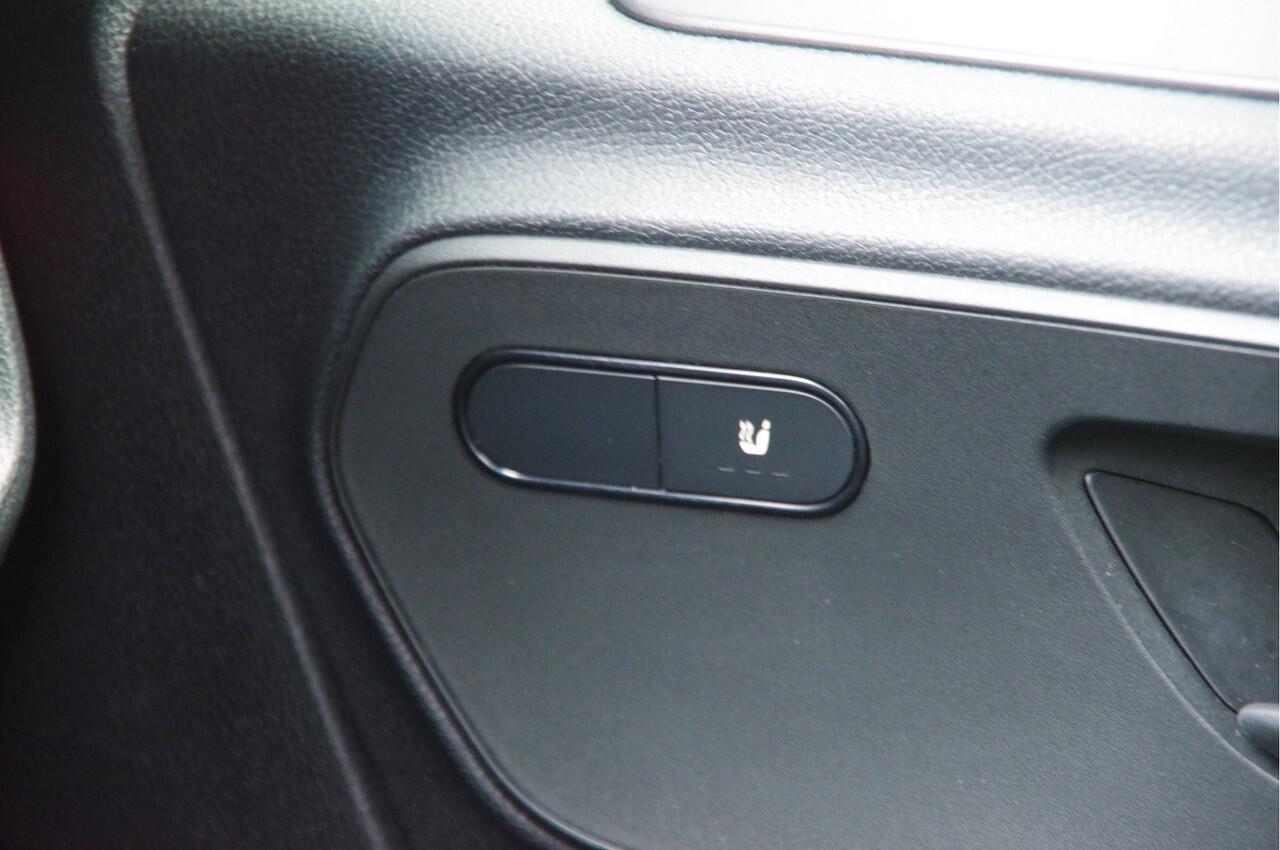 Mercedes-Benz SPRINTER 319 3.0 CDI V6 L2H2 AUT. LED, 360 CAMERA, LEDER, TREKHAAK, MBUX10'', STOELVERWARMING, NAVI, CRUISE, CLIMA, PARKEERSENSOREN