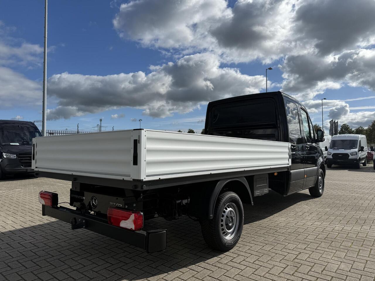 Mercedes-Benz SPRINTER 317 CDI OPEN LAADBAK | AUTOMAAT | DC | MBUX | 6-ZITS | AIRCO | MISTLAMPEN | CRUISE | LED KOPLAMPEN | LUCHTGEVEERDE STOELEN | 3500 KG AHW TREKHAAK | ACHTERUITRIJCAMERA | BPM-VRIJ