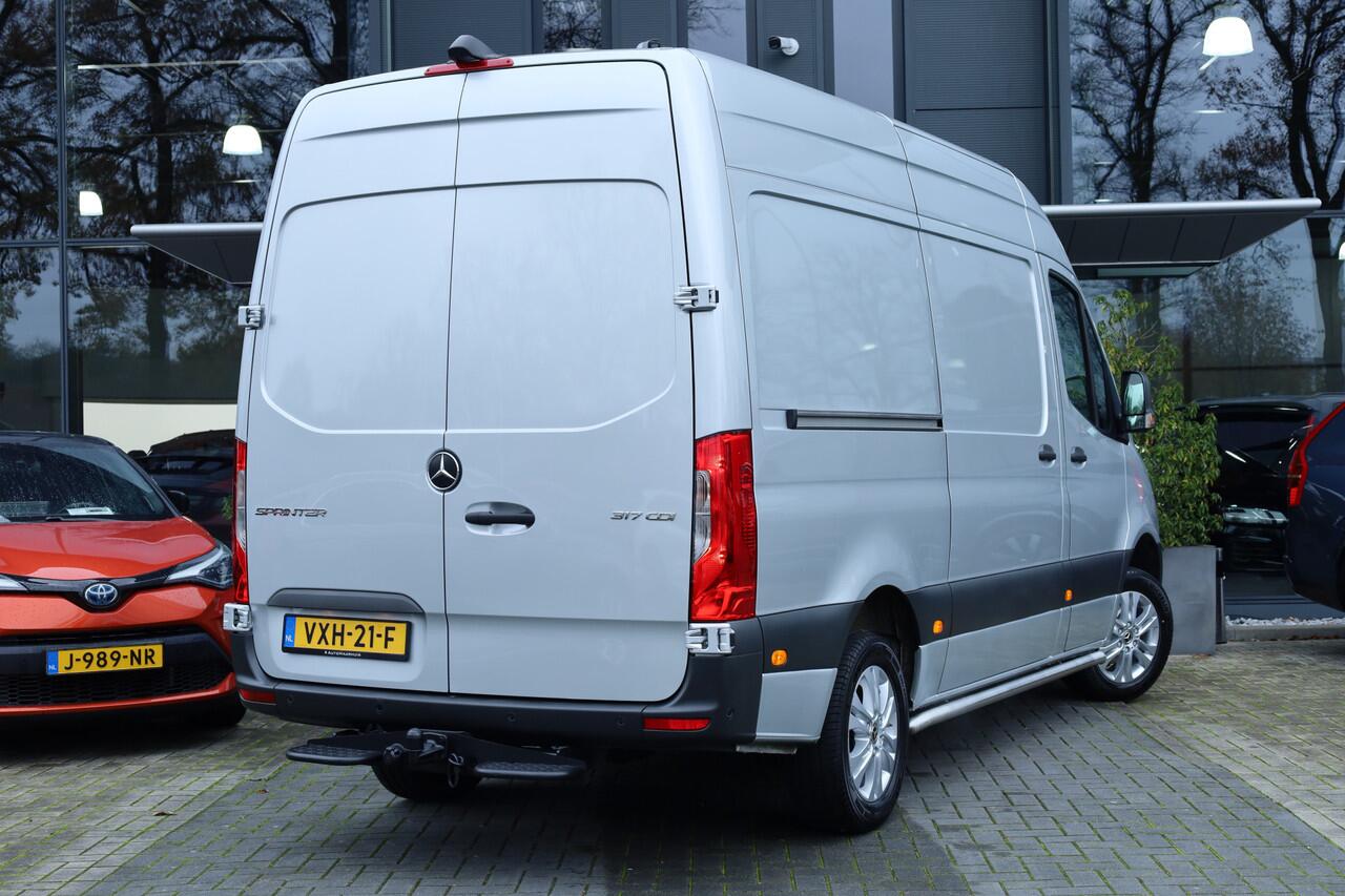 Mercedes-Benz SPRINTER 317 1.9 CDI L2H2 RWD | Camera | Navi | 3.5t trekgew. | Trekhaak | 2x Voorstoel | Zilver met.