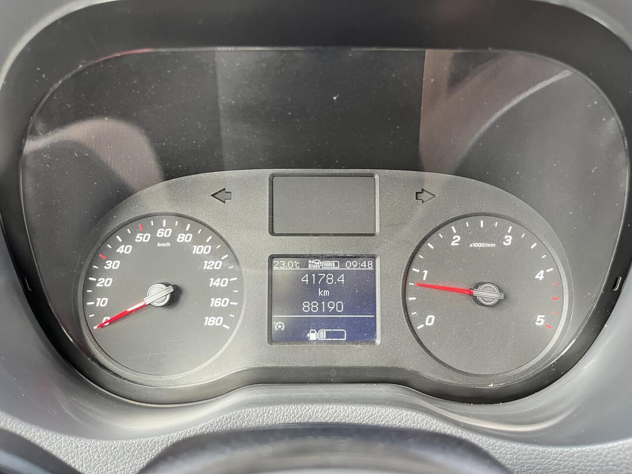 Mercedes-Benz SPRINTER 514 2.2 CDI Kipper Airco Trekhaak 3500kg trekgewicht Telefoonverbinding 3-Persoons Gereedschapskist Kieper Open laadbak Bpm vrij voor particulier gebruik!!