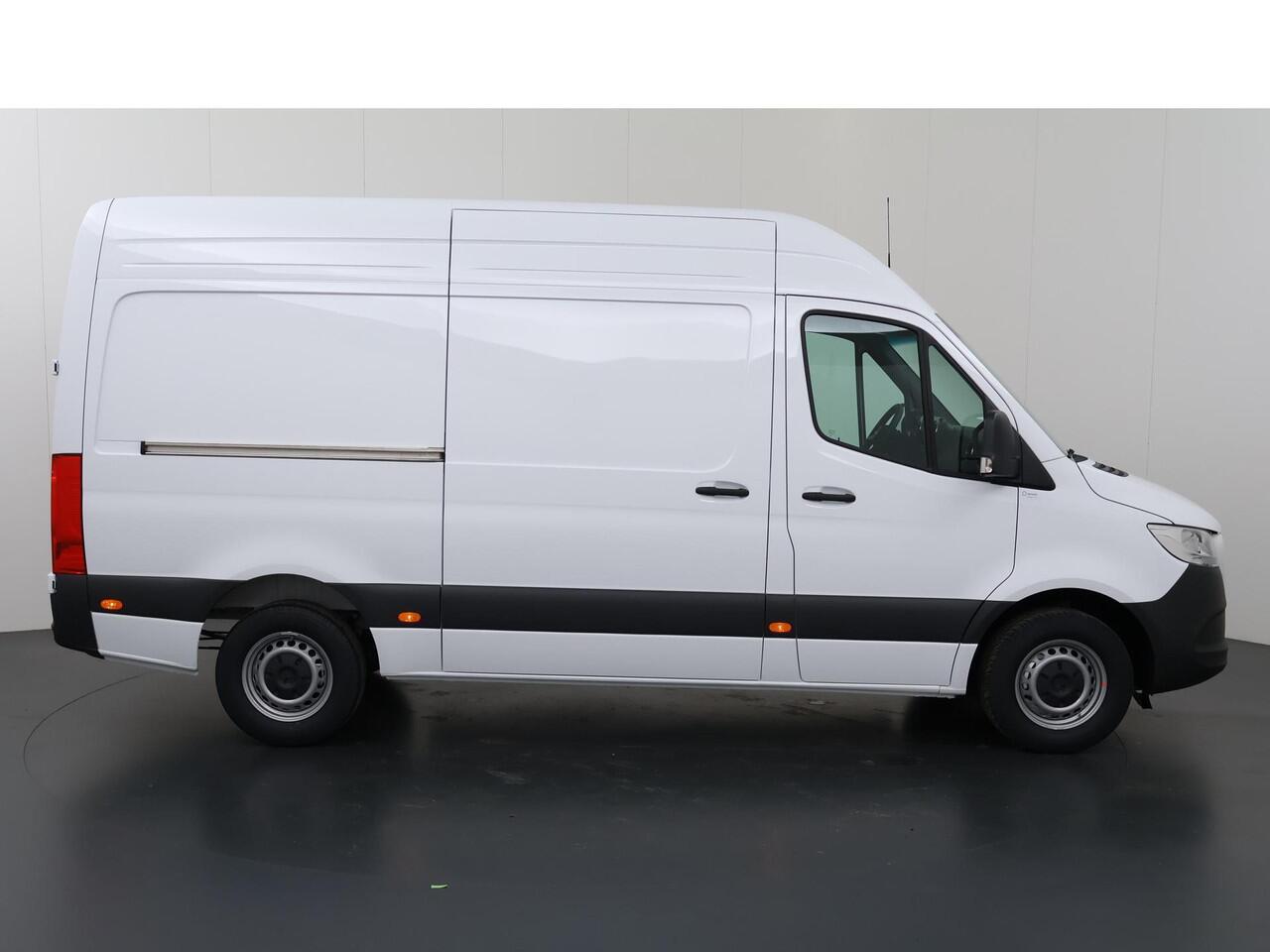 Mercedes-Benz SPRINTER 317 L2H2 RWD PRO | 3500kg TREKKEN | FACELIFT | 3-ZITS | CAMERA | AUTOMAAT