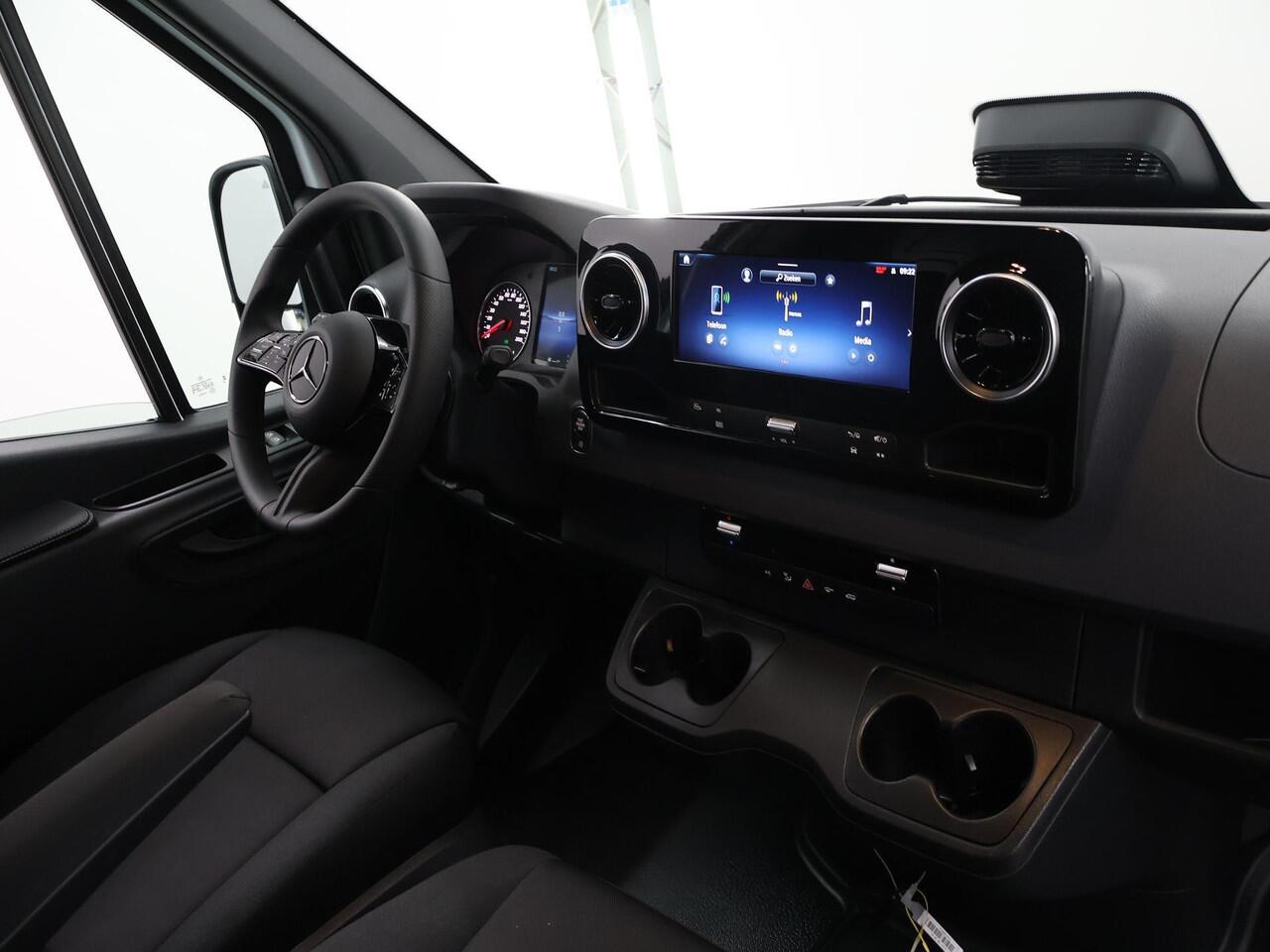 Mercedes-Benz SPRINTER 315 L2H2 RWD PRO 3500 kg Trekgewicht | Smartphone integratie pakket | Climate Control | Achteruitrijcamera | Airco | Cruise Control | Apple Carplay |