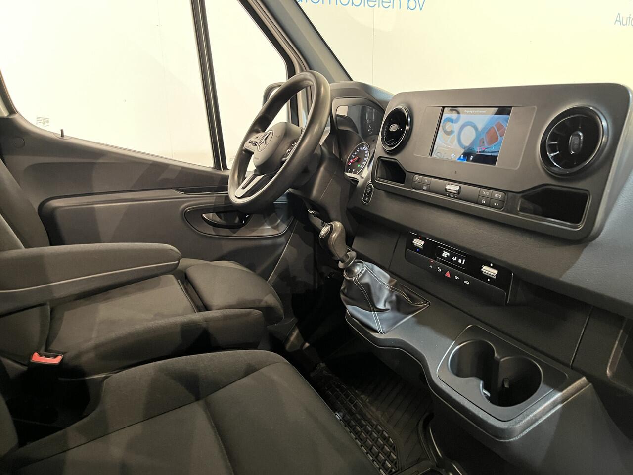 Mercedes-Benz SPRINTER 317 CDI L2H2 RWD / Euro 6 / LED / Airco / Cruise Control / Camera / Trekhaak / CarPlay
