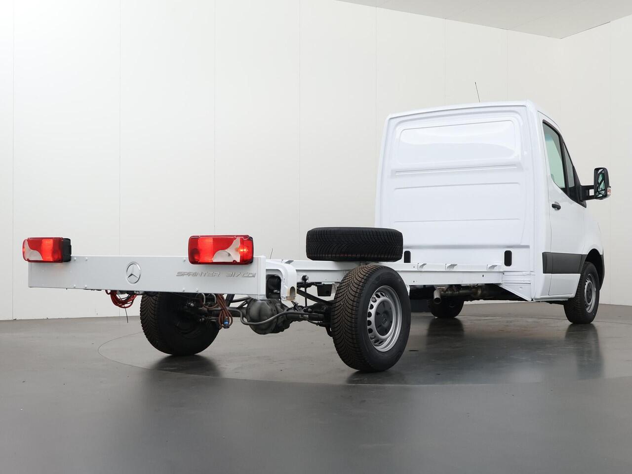 Mercedes-Benz SPRINTER 317 CDI | Aut. | Chassis | L3 | 3500 KG. AHW | Airco | Cruise Control | MBUX Navigatie | Apple Carplay/Android Auto | Lane-Assist | Comfort Bestuurdersstoel | 3500 KG. AHW | ELKE OPBOUW MOGELIJK