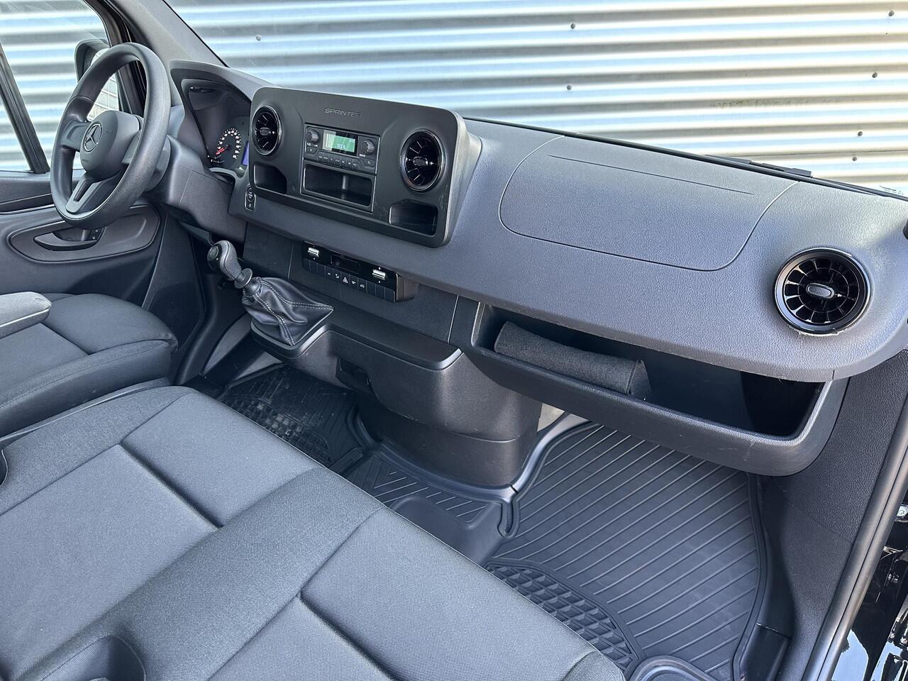 Mercedes-Benz SPRINTER 317 CDI Pick-up 7-Persoons Trekhaak 3500kg Open laadbak Dubbel Cabine