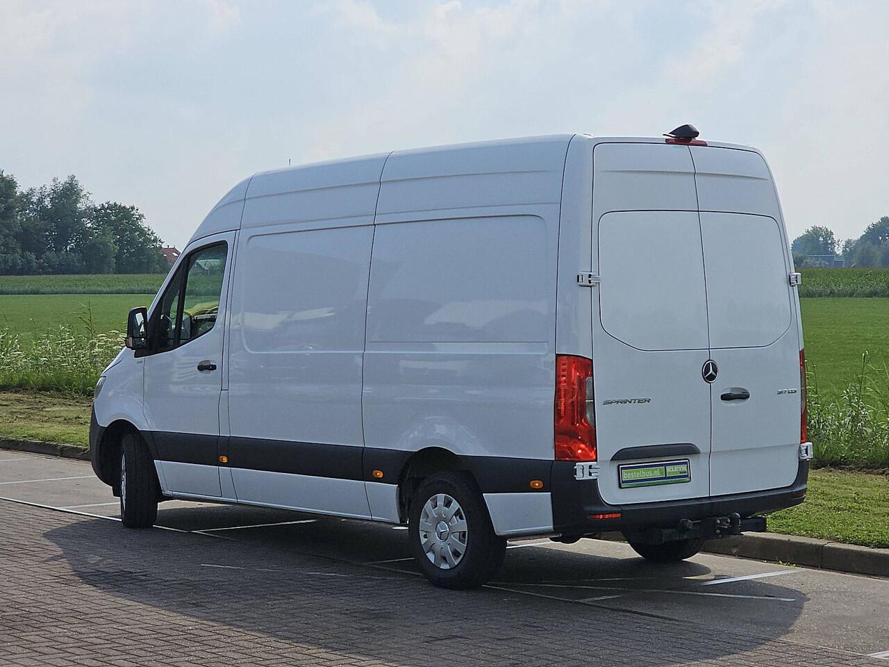 Mercedes-Benz SPRINTER 317 1.9 CDI L2H2 RWD 3.5t-Trekhaak Camera Mbux Airco Euro6 170 PK!