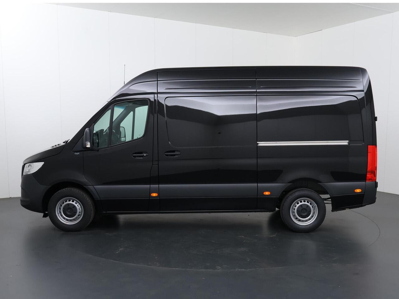Mercedes-Benz SPRINTER 317 CDI L2 H2 RWD PRO | Achteruitrijcamera | Smartphone integratie pakket | 10.25" MBUX Systeem | 3500 KG Trekgewicht |
