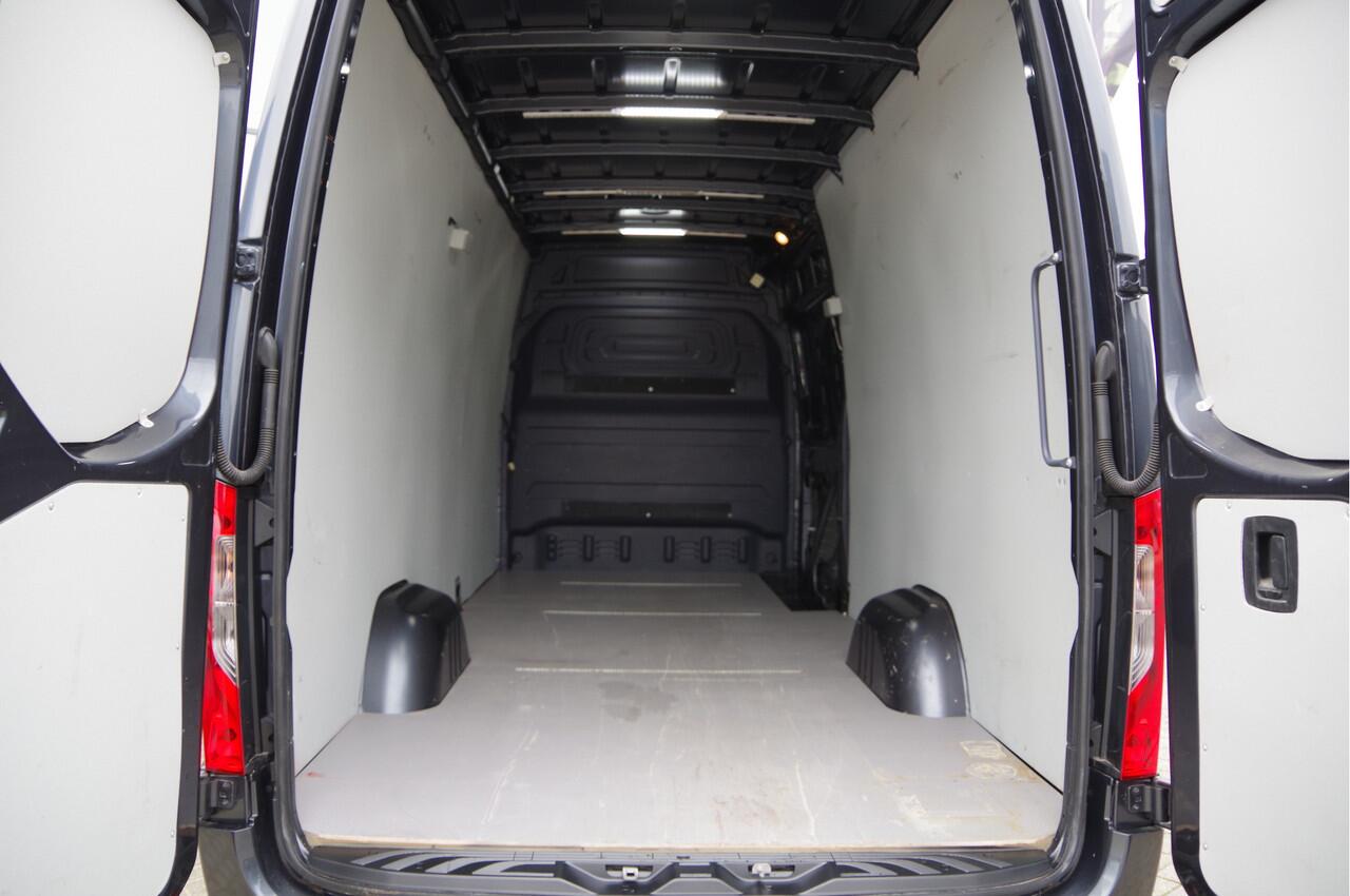 Mercedes-Benz SPRINTER 319 3.0 CDI V6 L3H2 AUT. LED, LEDER, 3.5T TREKHAAK, CRUISE, MBUX, CAMERA, STANDKACHEL, CLIMA, APPLE CARPLAY/ANDROID AUTO, PARKEERSE
