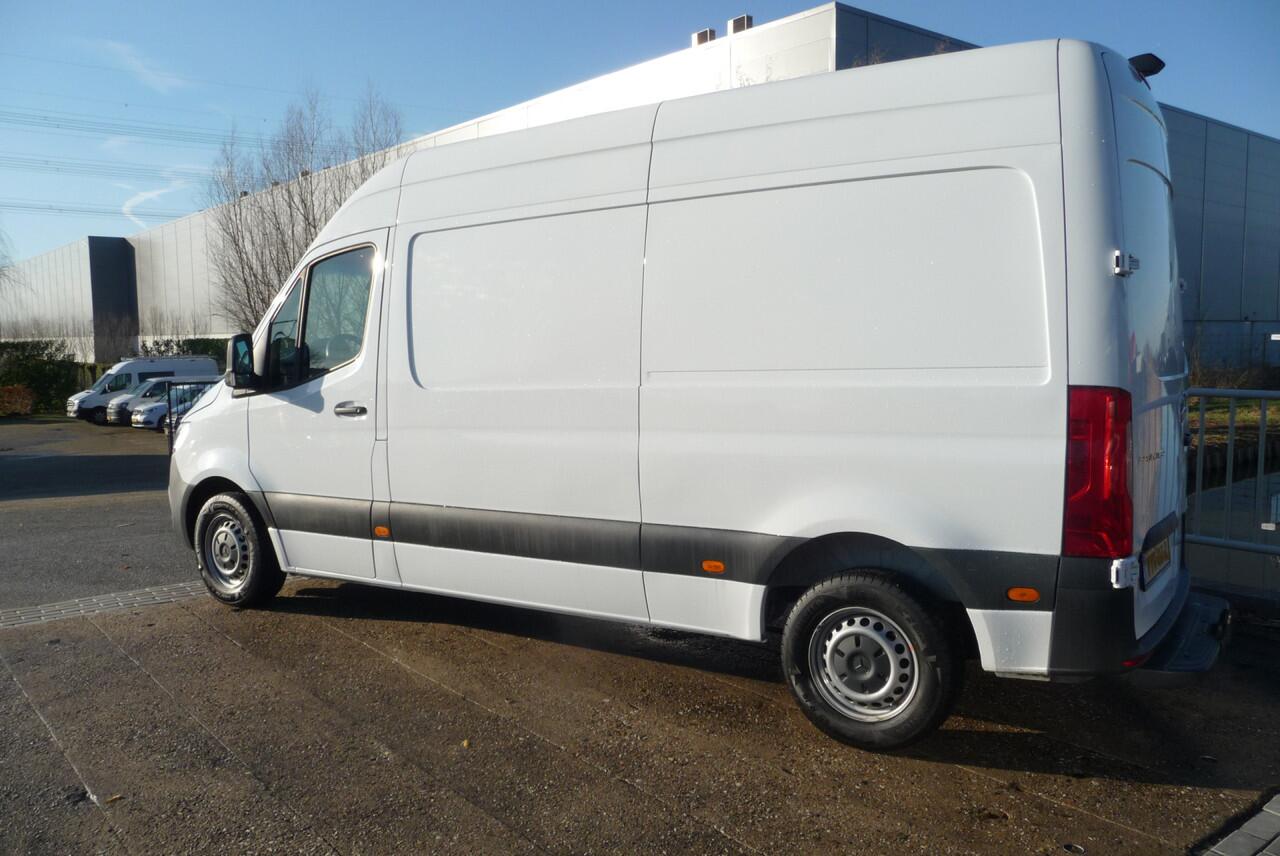 Mercedes-Benz SPRINTER 215 1.9 CDI L2H2 FWD Autm, Airco, Navi trekhaak, bank, Camera 11-2023