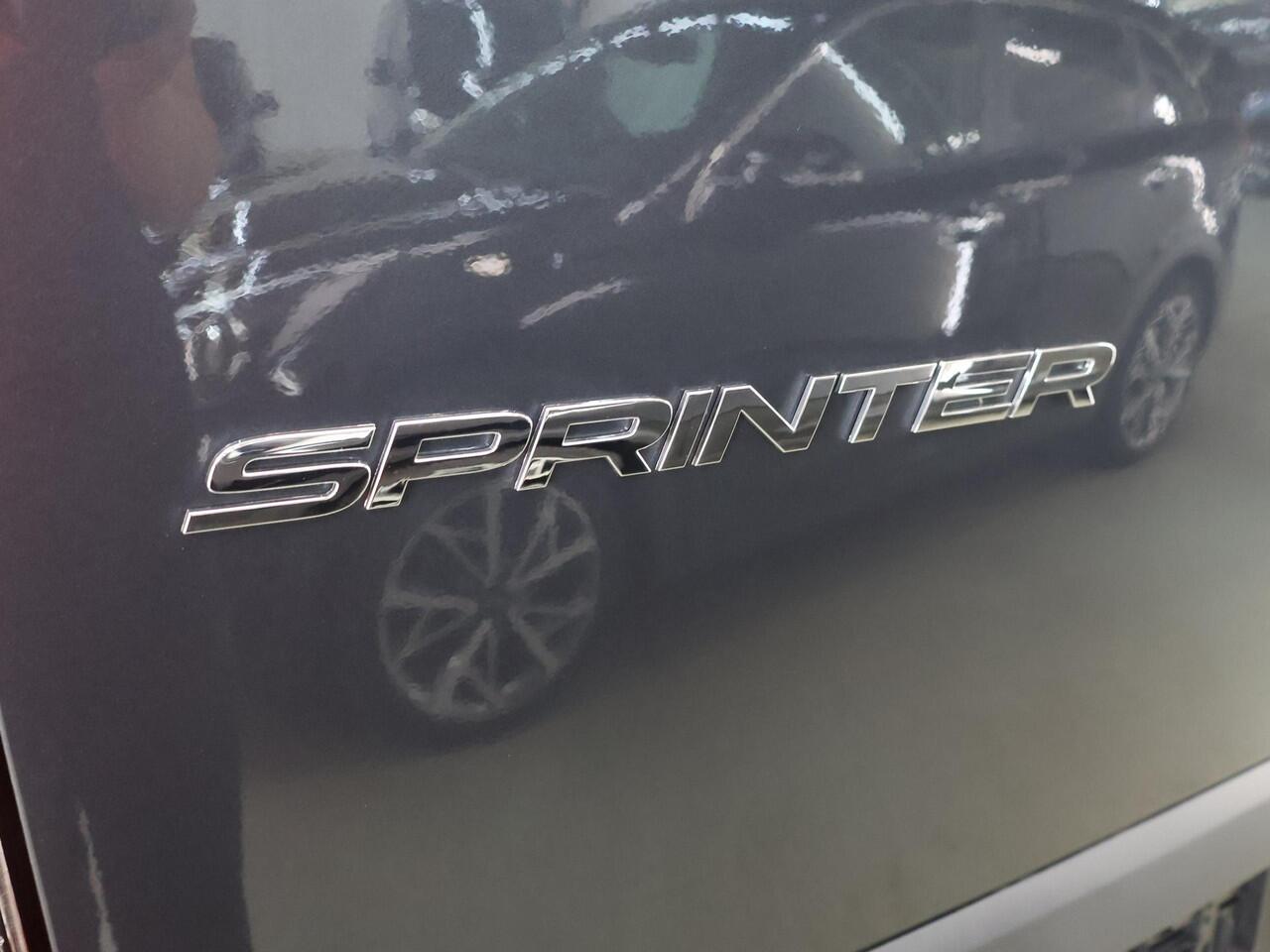 Mercedes-Benz SPRINTER 319 CDI Aut. | L2 H2 | Pro | 2024 Registratie | 3500 KG. AHW | LM Velgen | 3-zits | LED | Parkeercamera | Carplay | Trekhaak | BPM-Vrij |