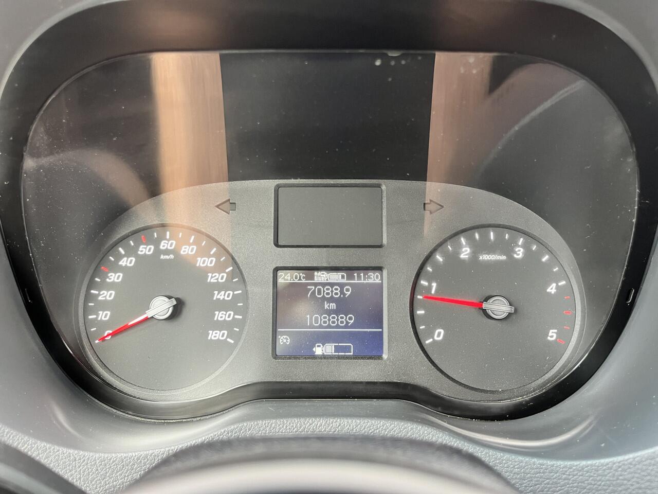 Mercedes-Benz SPRINTER 514 2.2 CDI Kipper Airco Trekhaak 3500kg trekgewicht Telefoonverbinding 3-Persoons Gereedschapskist Kieper Open laadbak Bpm vrij voor particulier gebruik!!