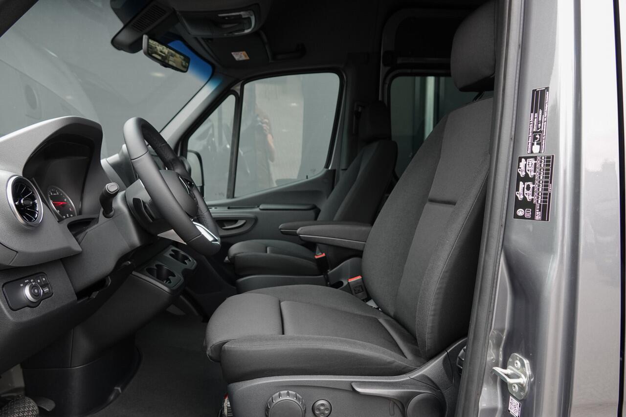 Mercedes-Benz SPRINTER L2H2 319Cdi 190Pk 9G-Tronic | Dubbel Cabine | 5-Persoons | RWD | 2x Schuifdeur | 360° Camera | Treeplanken | Selenietgrijs