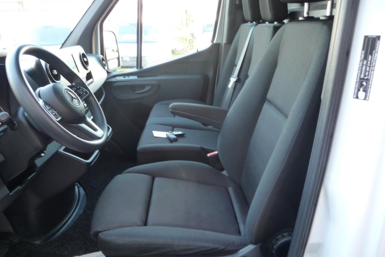 Mercedes-Benz SPRINTER 215 1.9 CDI L2H2 FWD Autm, Airco, Navi trekhaak, bank, Camera 11-2023