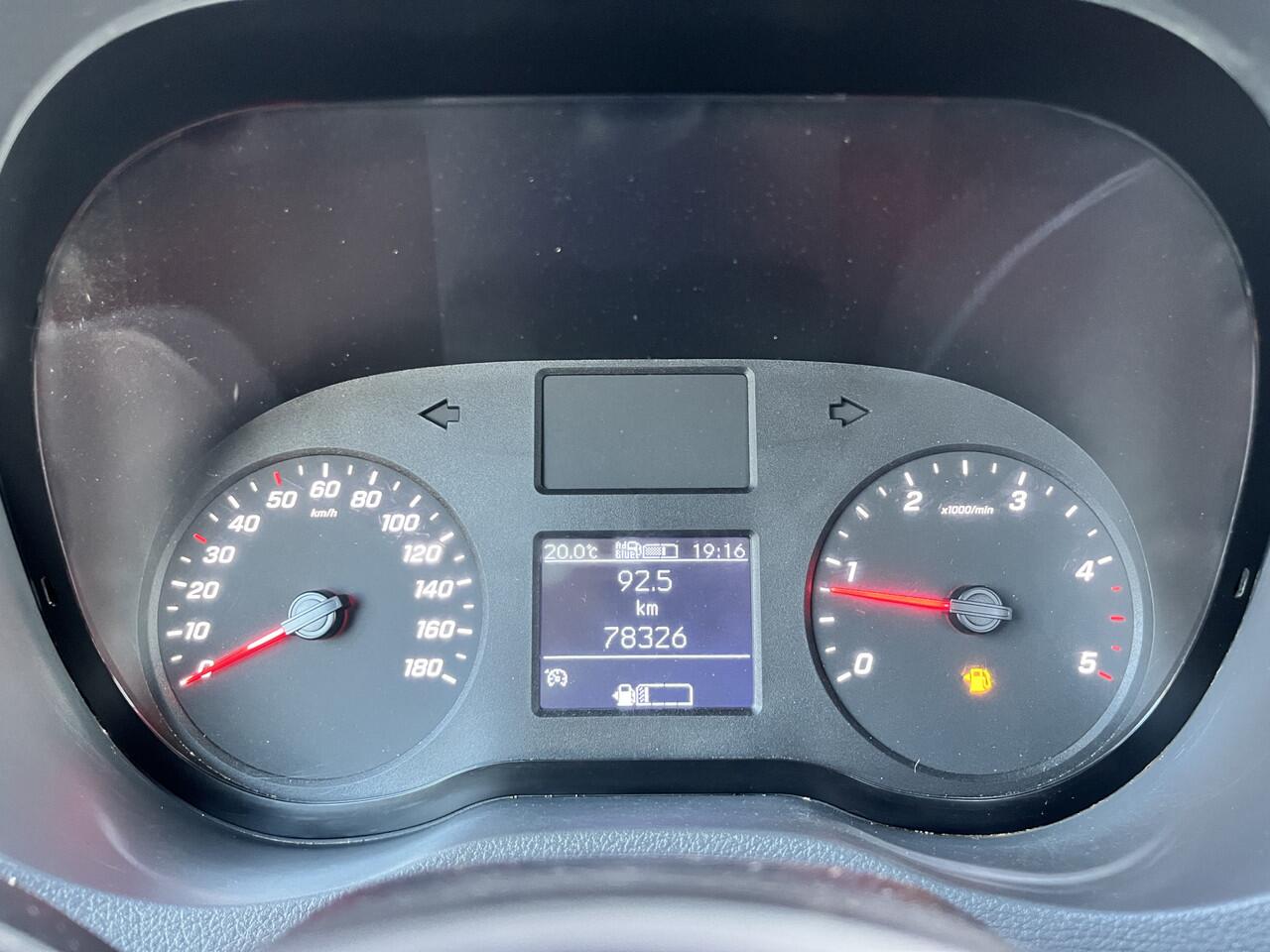 Mercedes-Benz SPRINTER 514 2.2 CDI Kipper Airco Trekhaak 3500kg trekgewicht Telefoonverbinding 3-Persoons Gereedschapskist Kieper Open laadbak Bpm vrij voor particulier gebruik!!