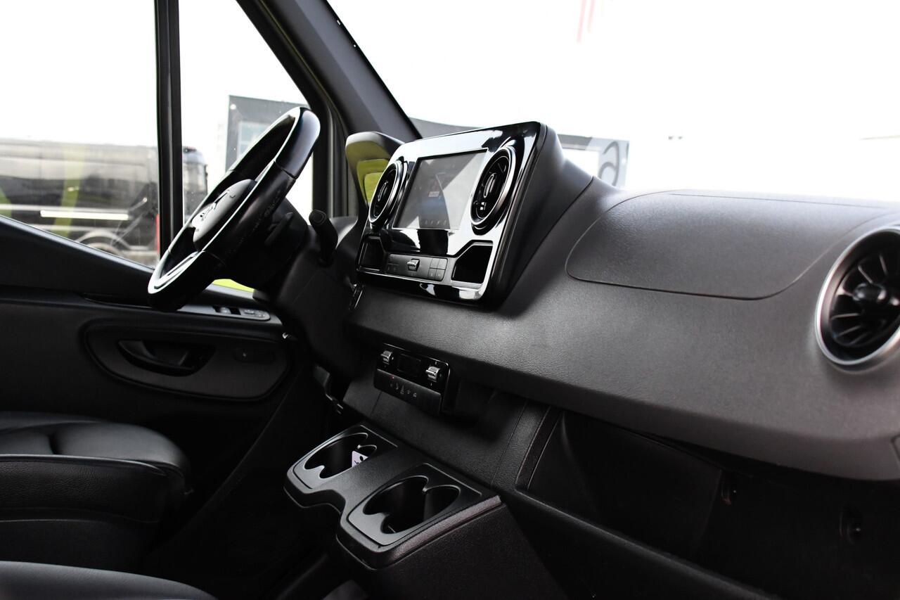 Mercedes-Benz SPRINTER 519 V6 3.0 CDI L3H2 PB Edition Adaptieve Cruise, Camera, 10,5'' Mbux, 3500kg Trekhaak, Carplay, LED, Leder, Stoelverwarming, 190pk, Uniek!