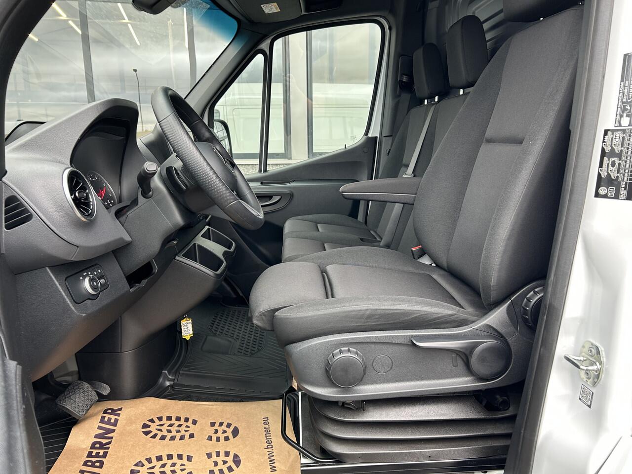 Mercedes-Benz SPRINTER 317 CDI L2 H2 PRO Facelift / LED / MBUX / Navigatie / Camera / Parkeersensoren / Cruise control / Airco / 270 Graden achterdeuren